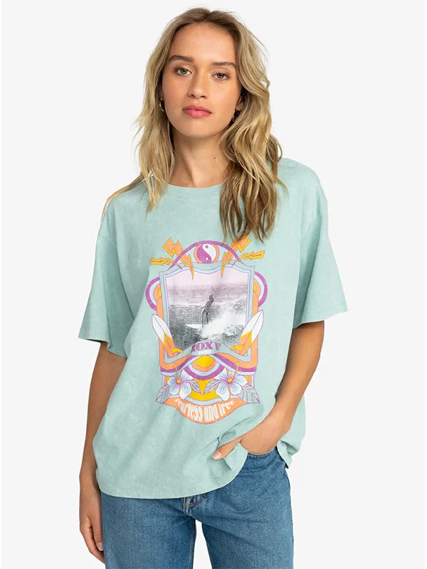 Limited Edition T-ShirtsWomen's Girl Need Love A Oversized T-Shirt